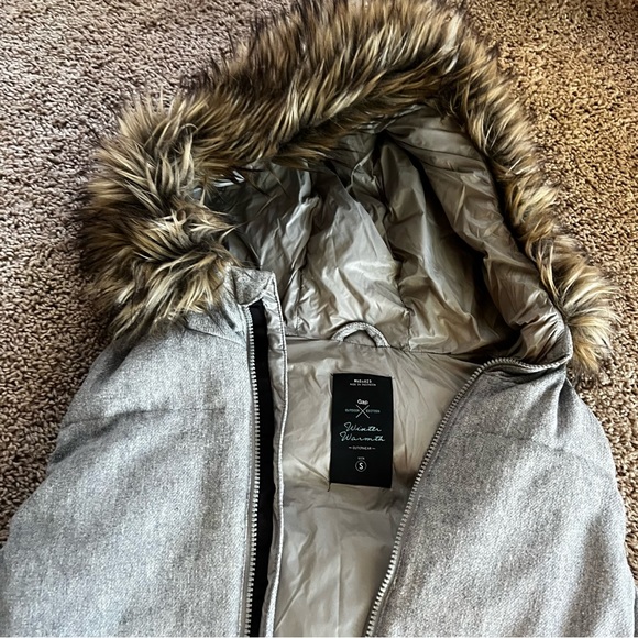 GAP Down vest faux fur trimmed hood SIZE S - Picture 2 of 10